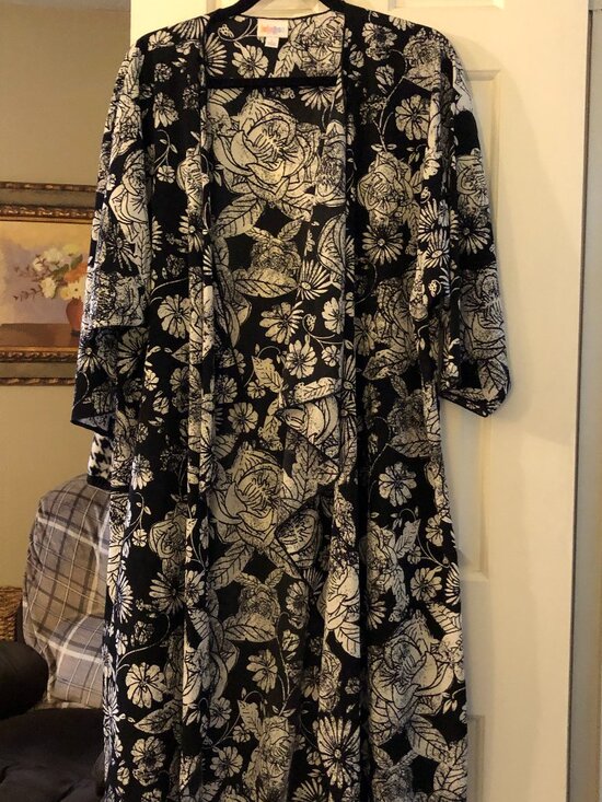 LuLaRoe Tops - 324 SHIRLEY L LULAROE BLACK AND WHITE FLOWERS